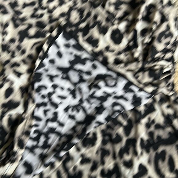 Land's End Tankini top surplice wrap adjustable straps soft cup animal print 10 - Picture 3 of 7